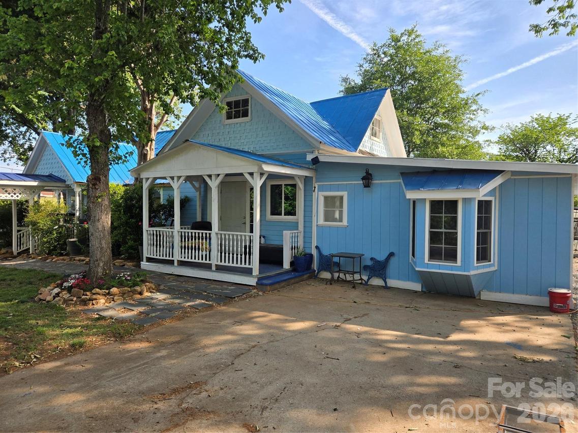 215 Cherry Mountain St., Ellenboro, NC 28040