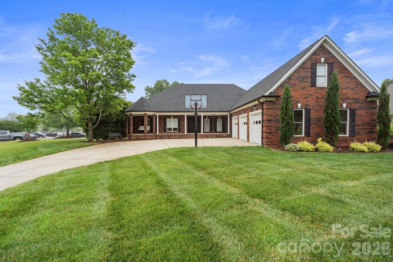 9700 Tournament Dr., Matthews, NC 28104