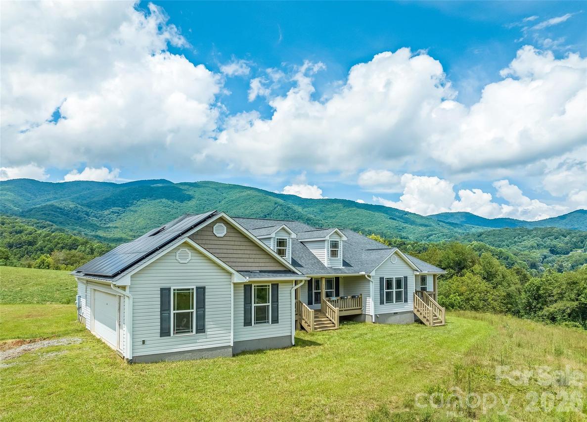 232 Applehill Dr., Waynesville, NC 28786