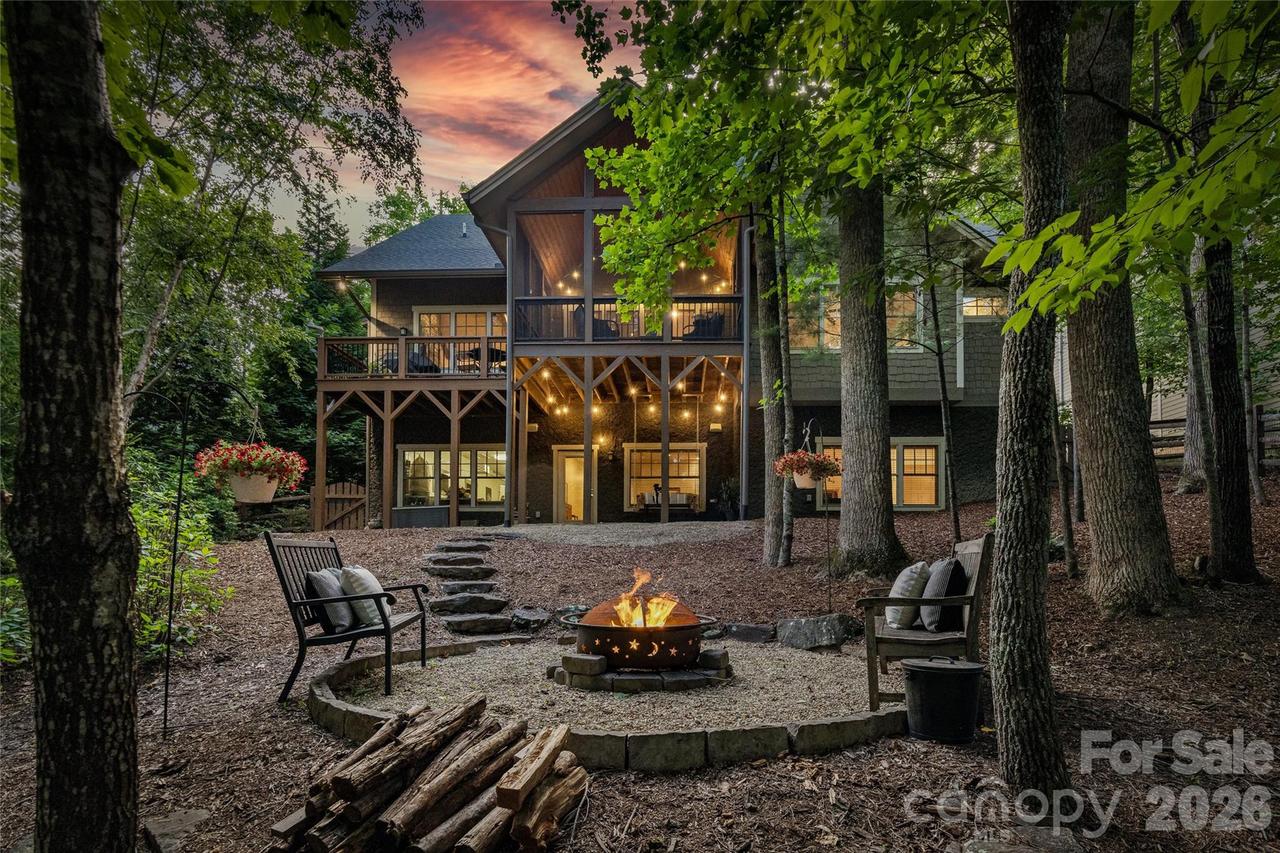 15 E Owl Creek Ln., Fairview, NC 28730