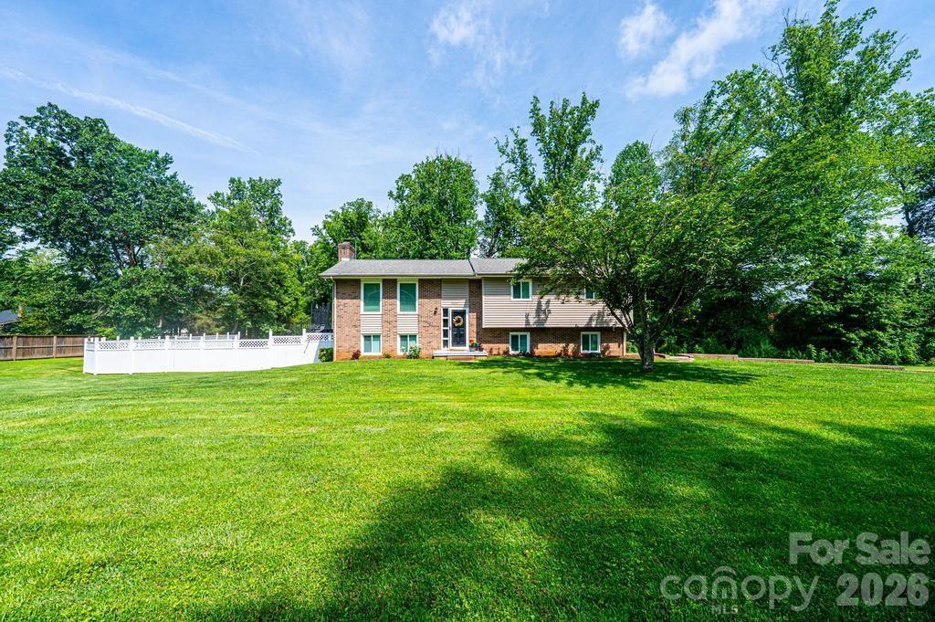 2651 31st Street Ct., Hickory, NC 28601