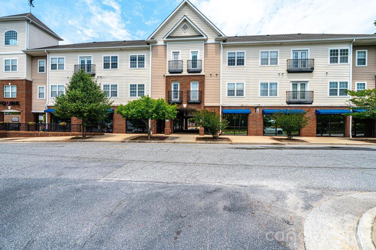 1410 4th Street Dr. #201, Hickory, NC 28601