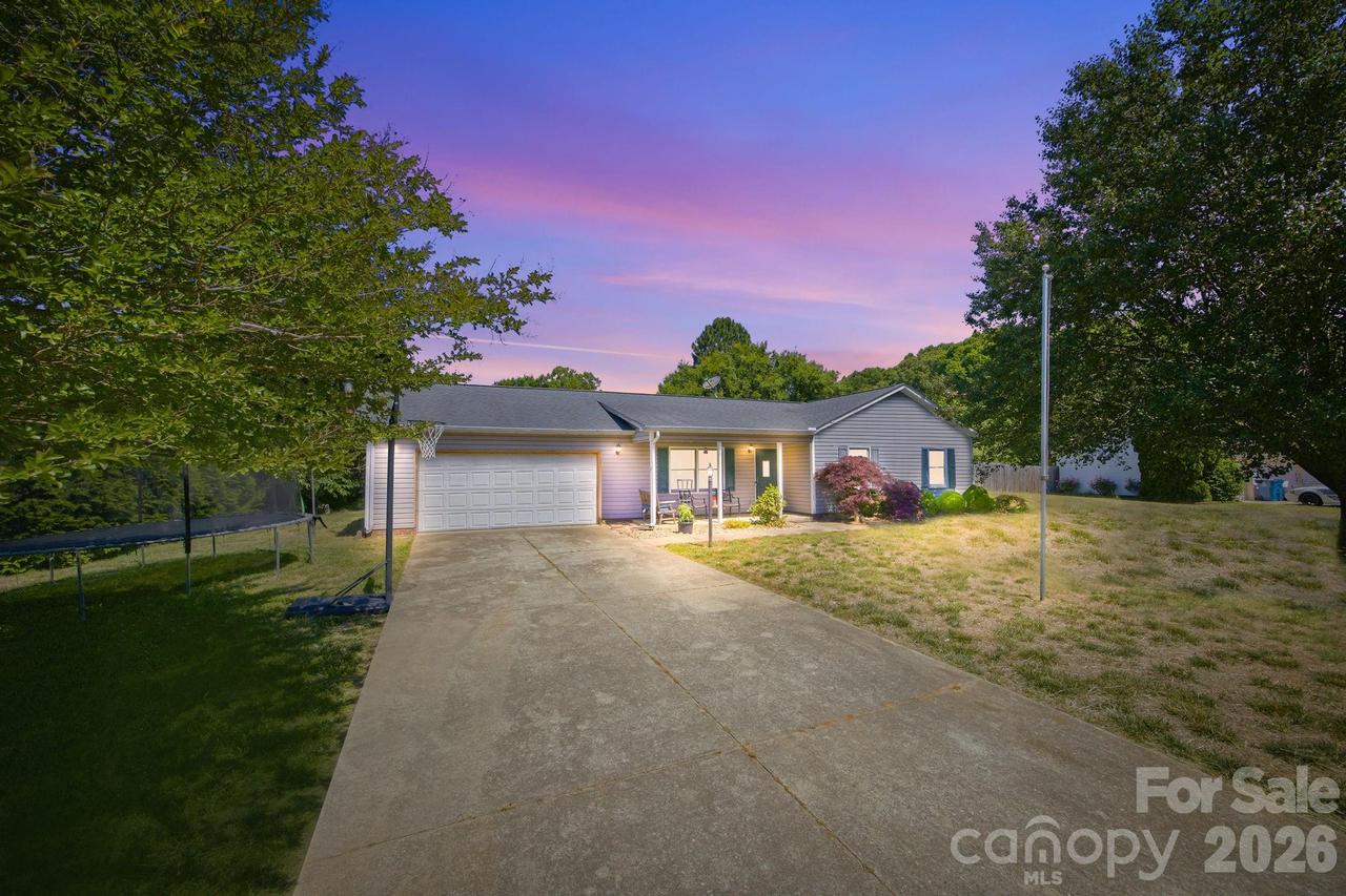 129 Salem Meadow Dr., Statesville, NC 28625