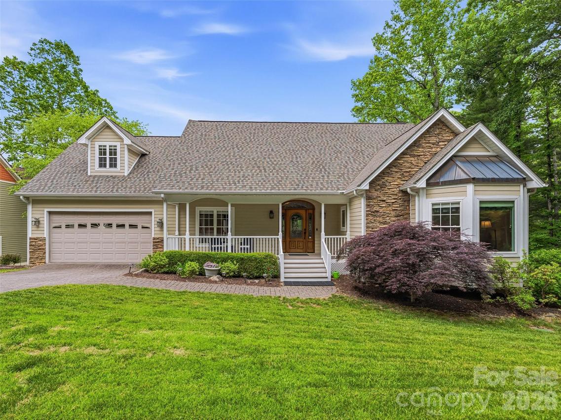 115 Flameleaf Ln., Laurel Park, NC 28739