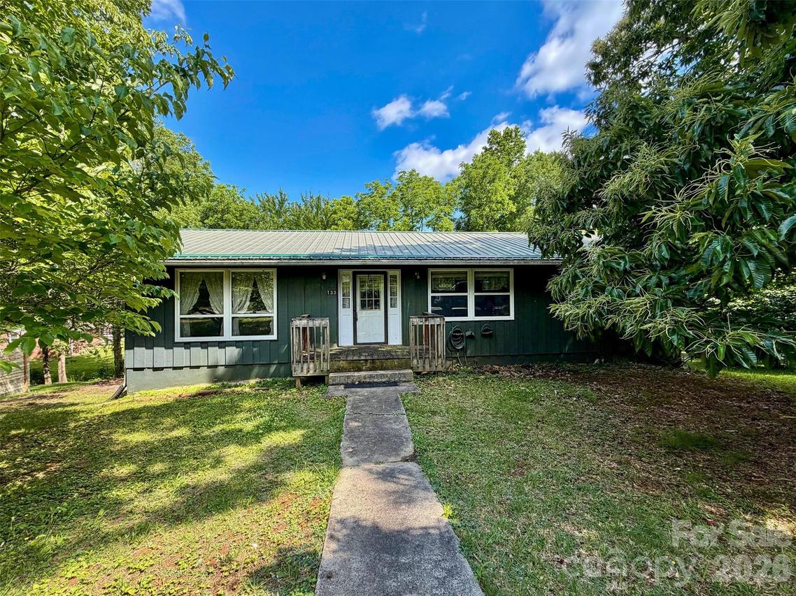 133 Jarvis St., Waynesville, NC 28786
