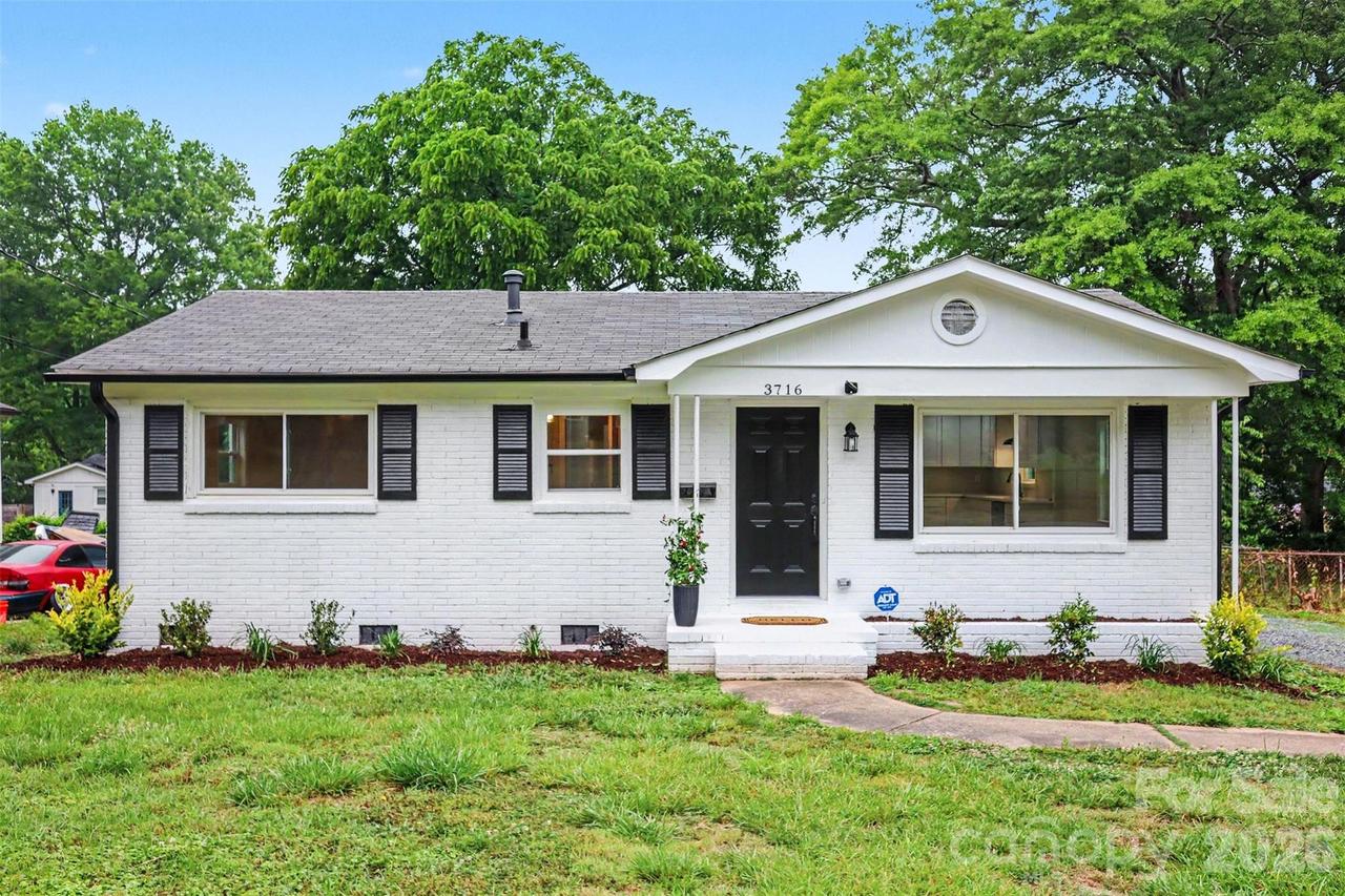 3716 Fieldcrest Rd., Charlotte, NC 28217