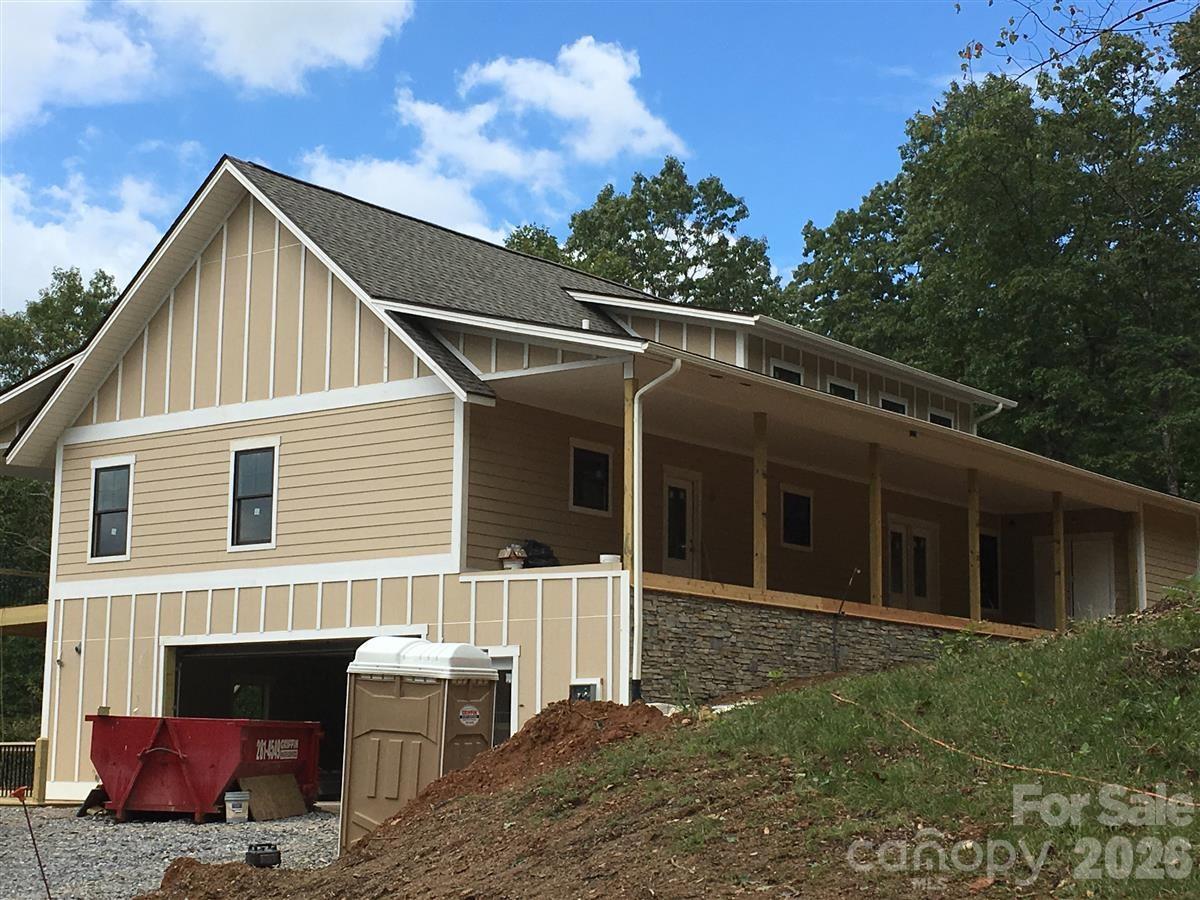 33 Hillcrest Rd., Black Mountain, NC 28711