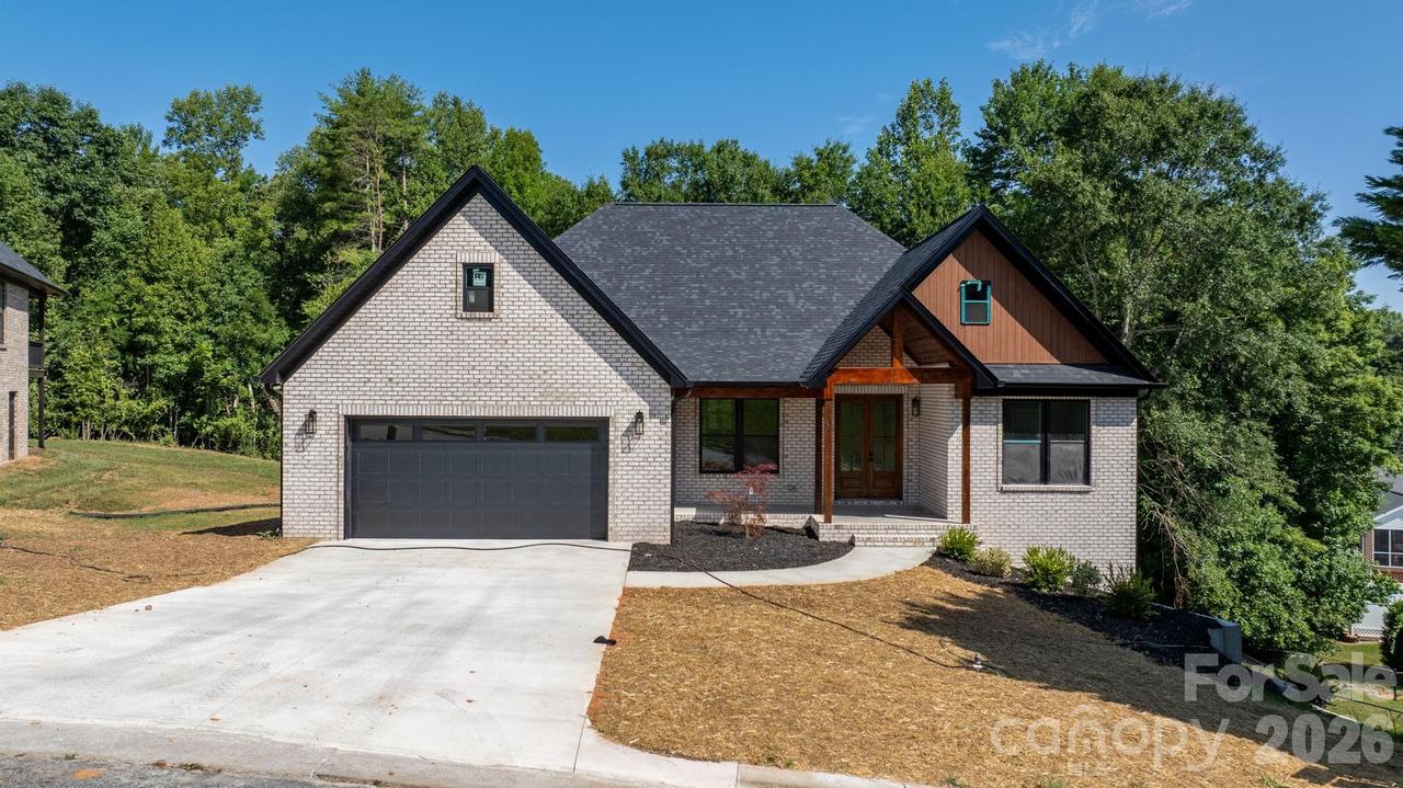 730 Chatsworth Cir., Lenoir, NC 28645