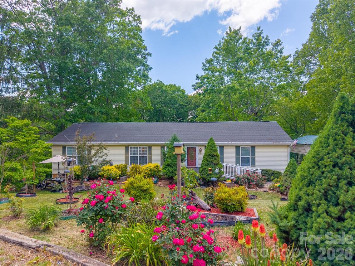 90, 106 & 132 Hennessee St., Clyde, NC 28721
