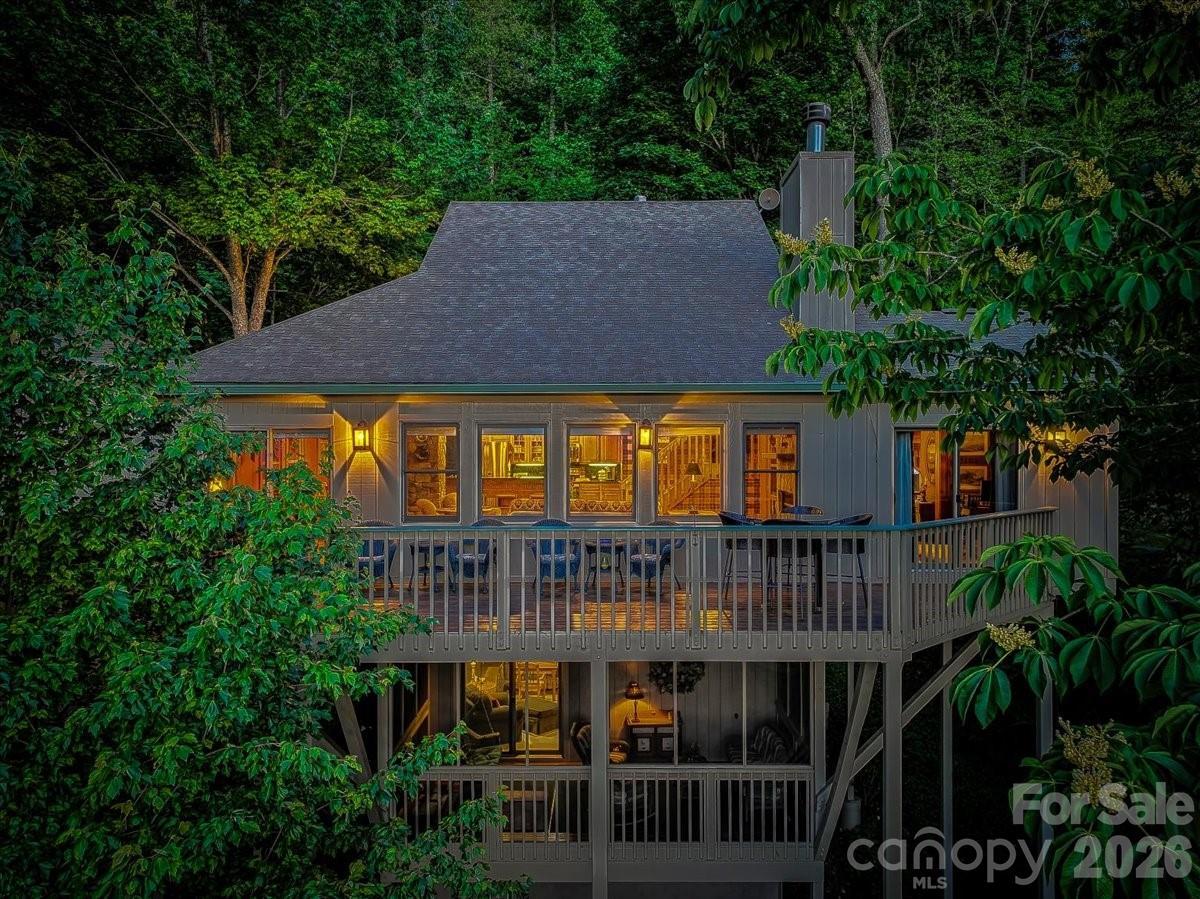 121 Ivy Ridge Rd., Burnsville, NC 28714