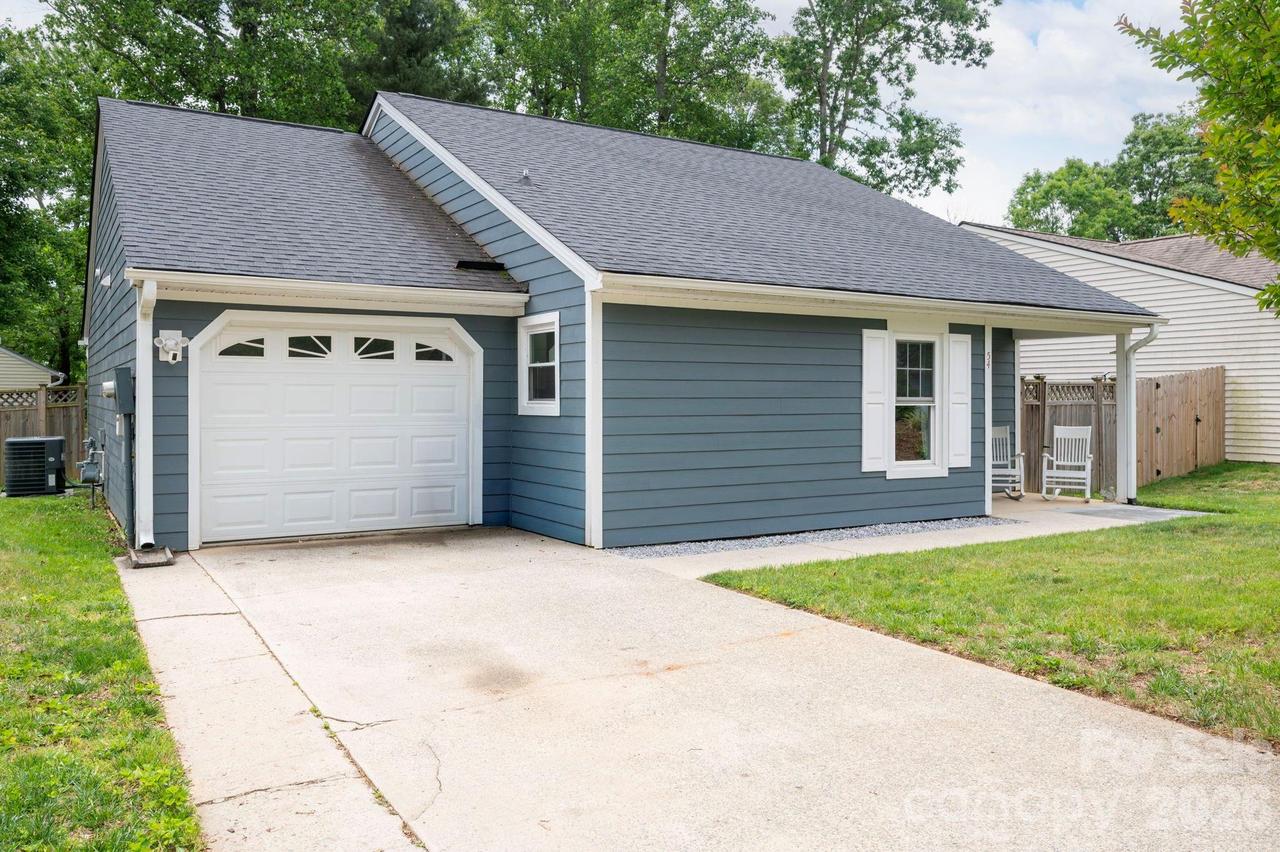 54 Foxberry Dr., Arden, NC 28704