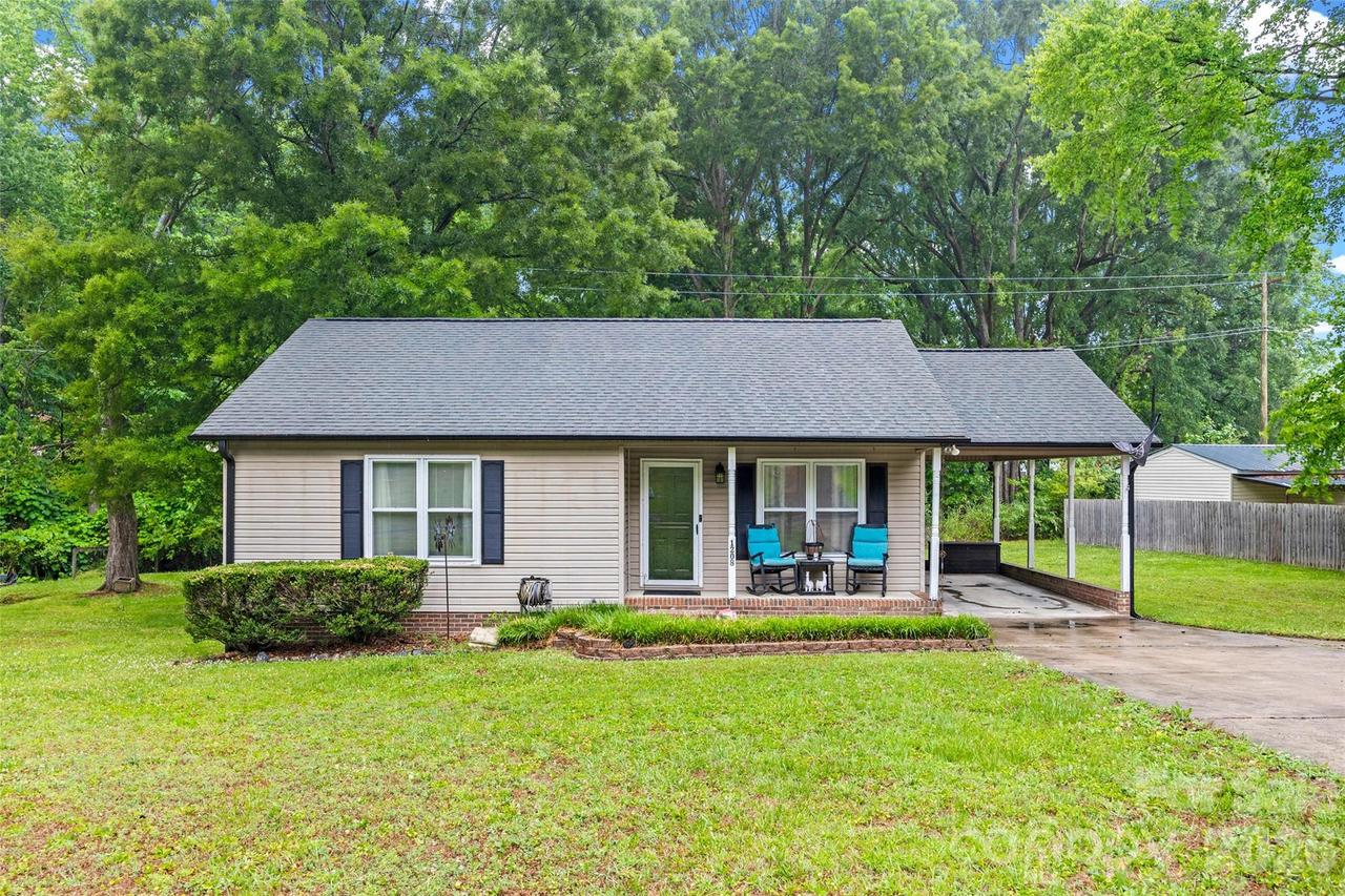 1208 Crowders Mountain Rd., Bessemer City, NC 28016