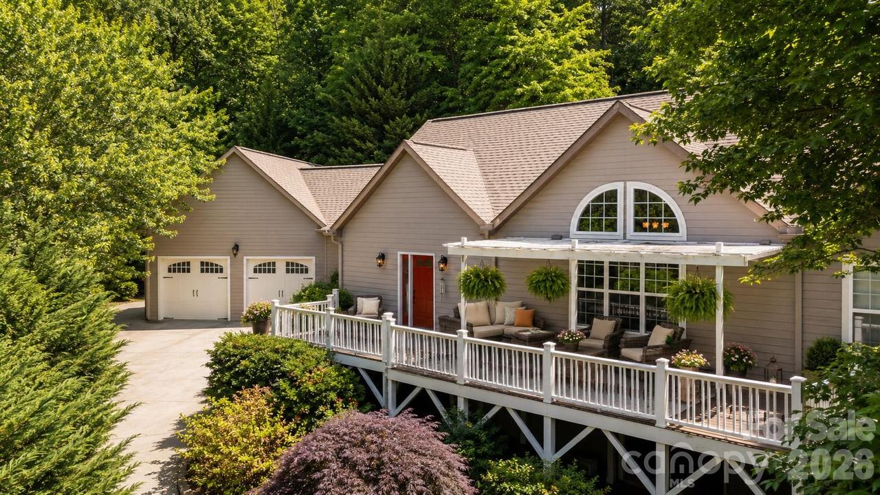 60 Hawks Pointe Ln., Weaverville, NC 28787