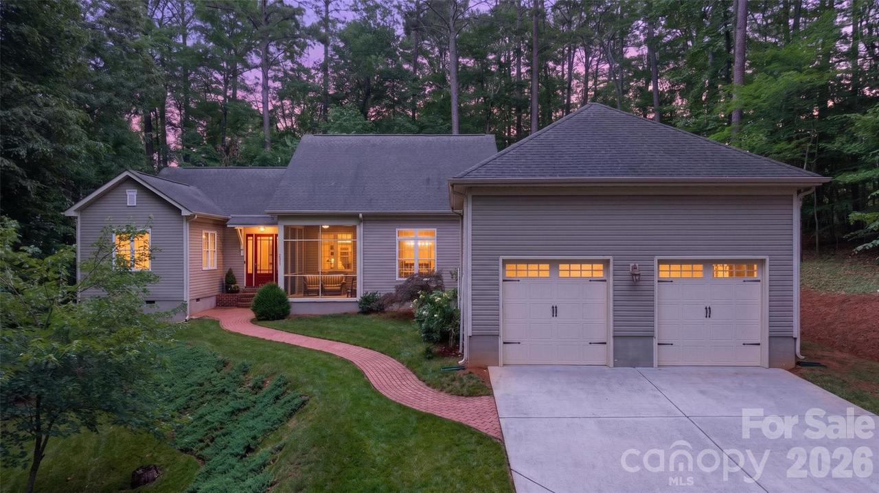 2932 Oakdale Rd., Charlotte, NC 28216