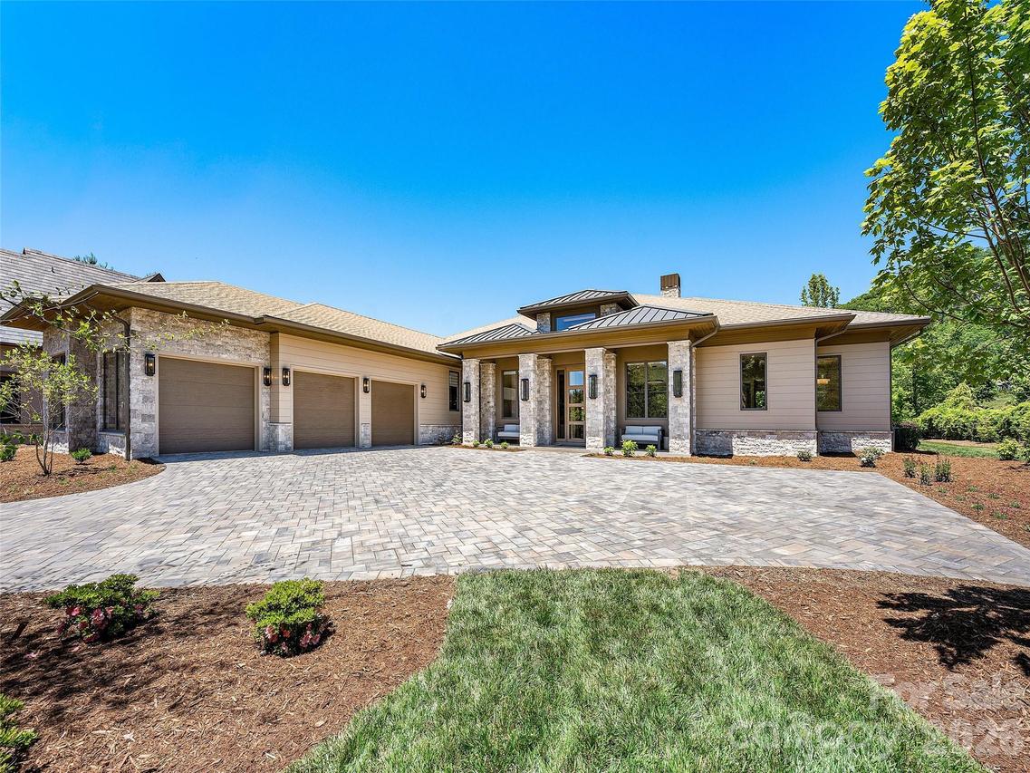 60 Walnut Valley Pkwy., Arden, NC 28704