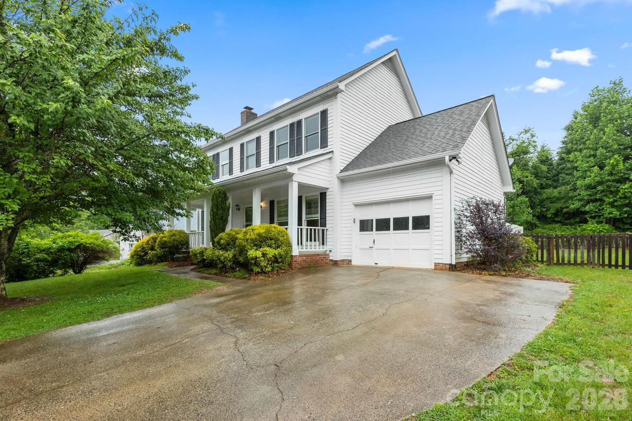 16 Trappers Run Dr., Asheville, NC 28805