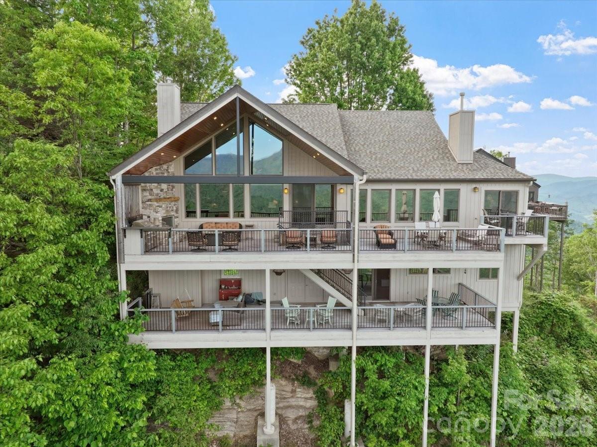 373 Rhododendron Ln., Burnsville, NC 28714