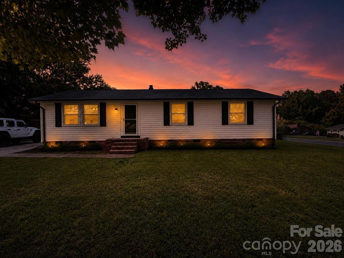 617 Oakwood Ln., Gastonia, NC 28056