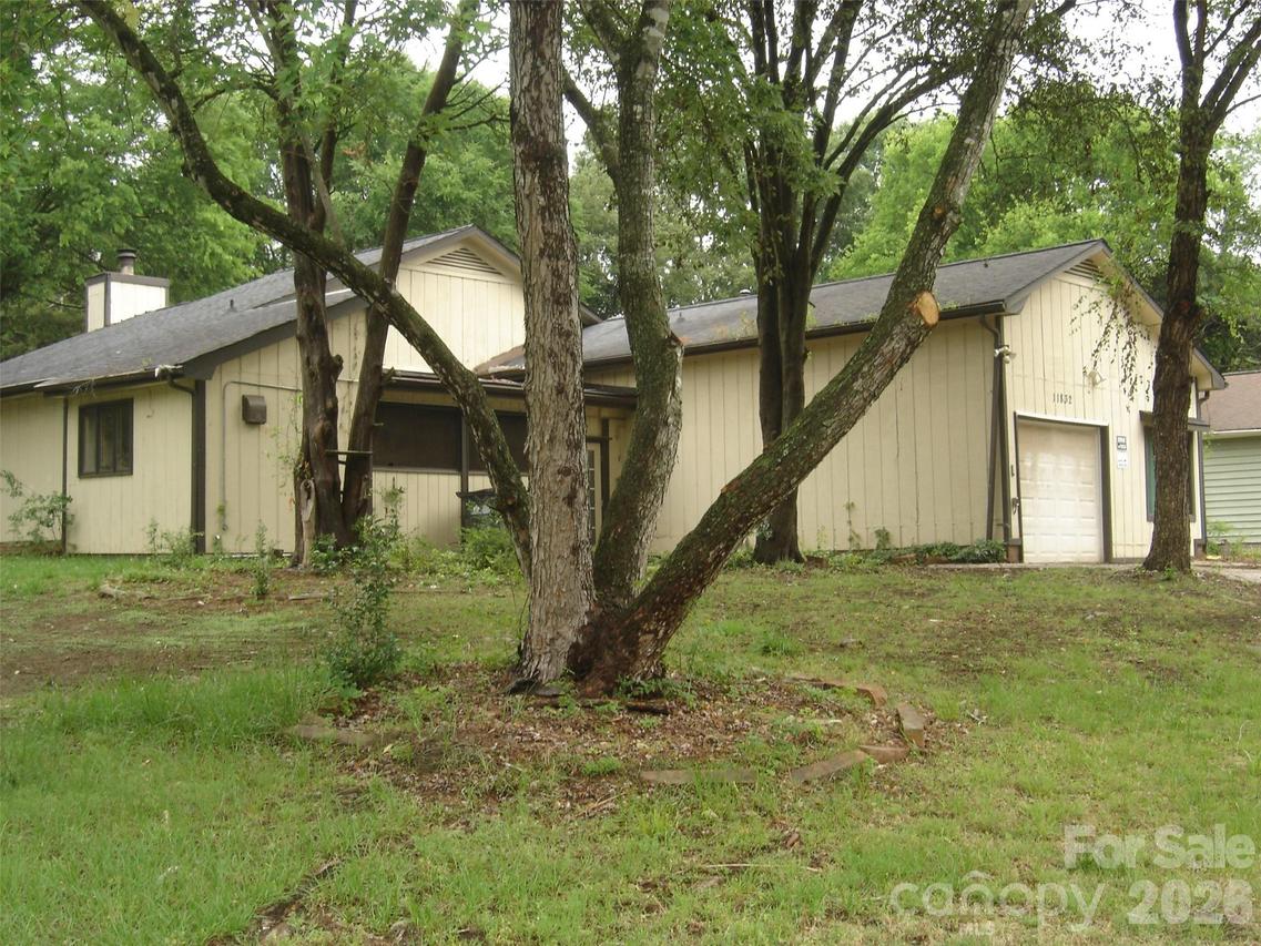 11832 Moonridge Dr., Charlotte, NC 28226
