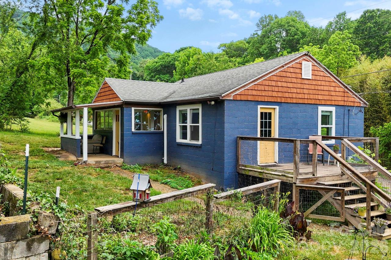 4 and 6 Mountain View Rd., Asheville, NC 28806