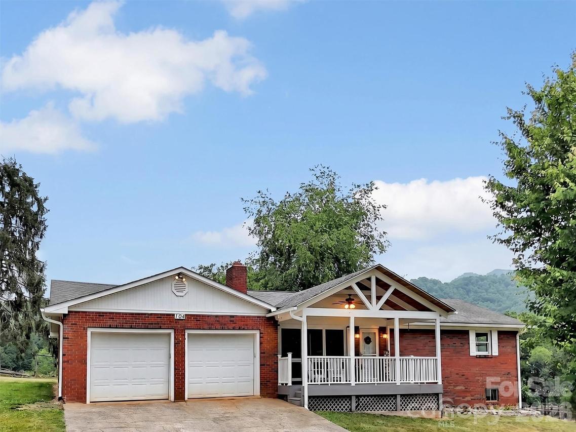 104 Beaverdam Heights Dr., Canton, NC 28716