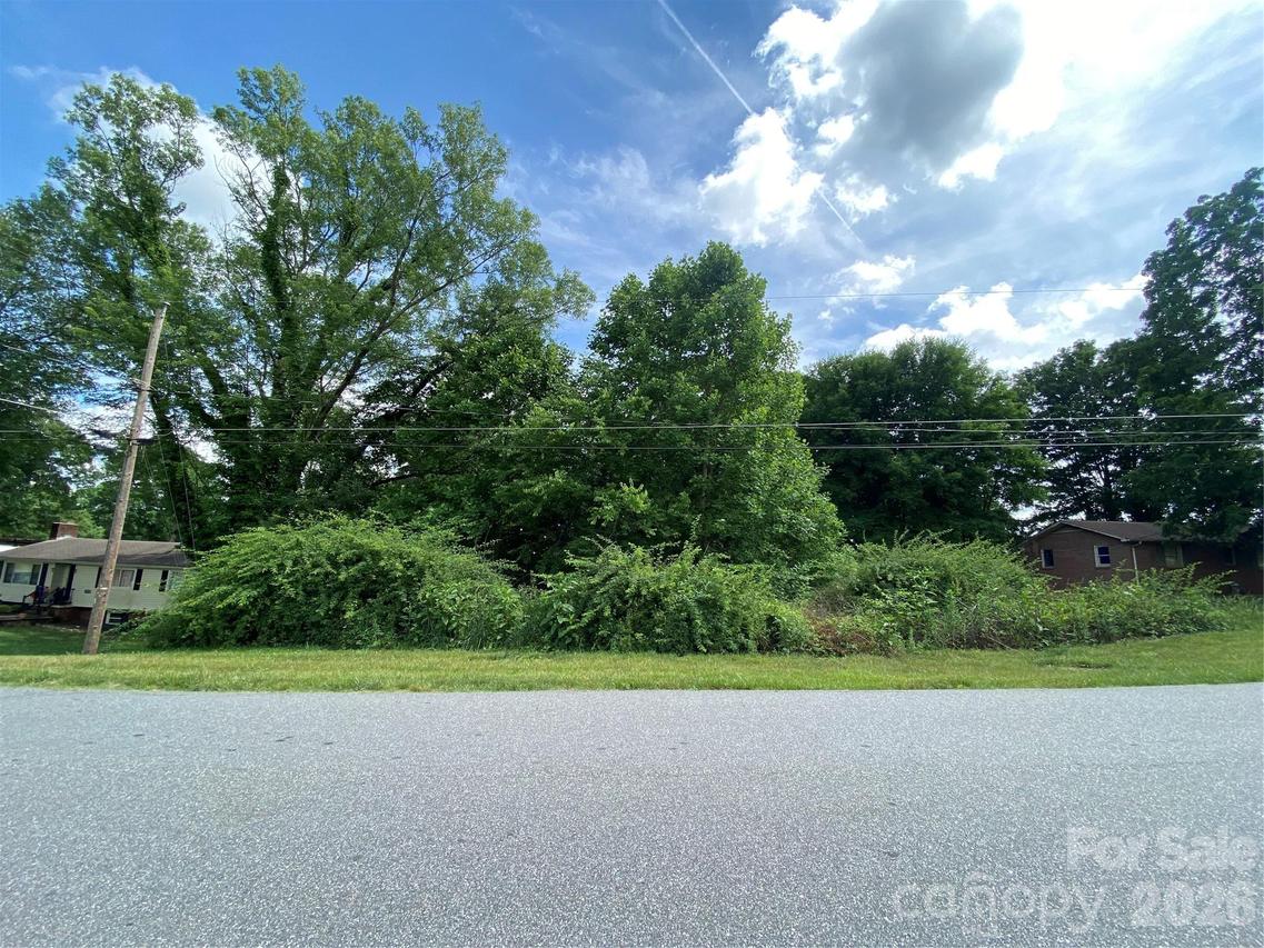 2061 Colonial Ln. #17/E, Hickory, NC 28601