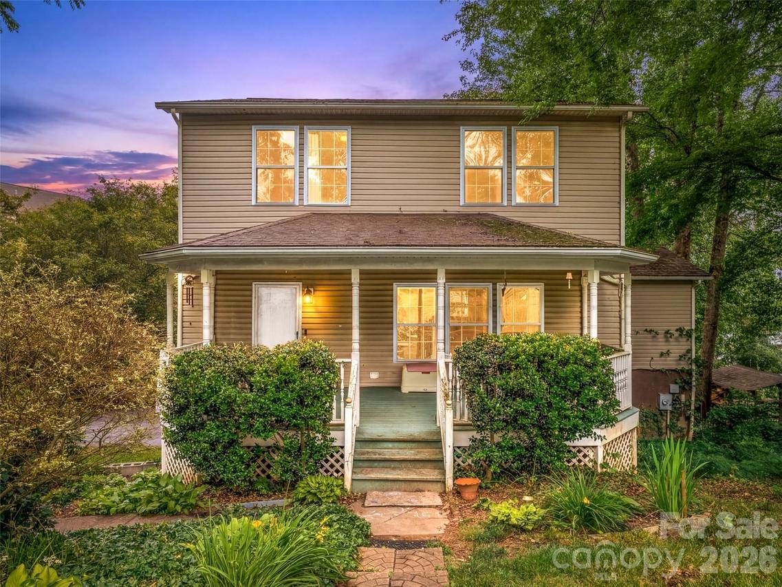17 Captains Dr., Candler, NC 28715