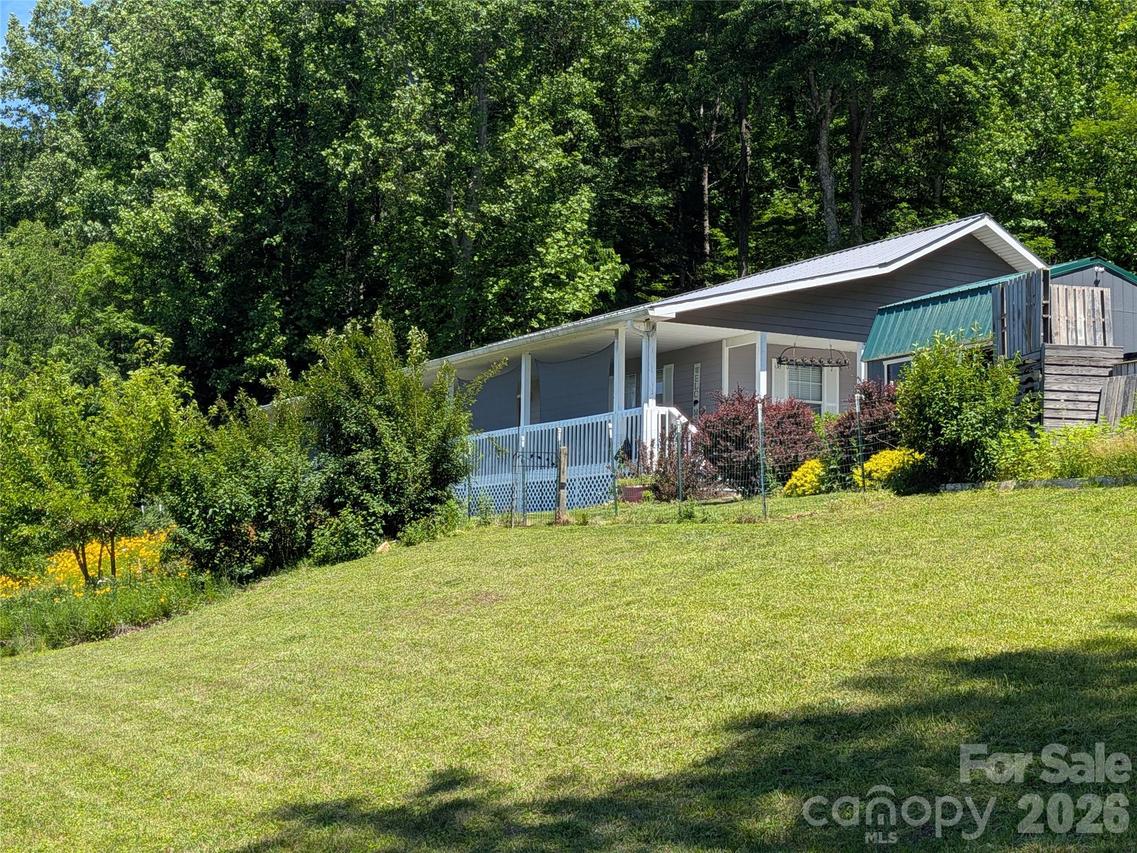 59 Ck Cabin Dr., Hot Springs, NC 28743