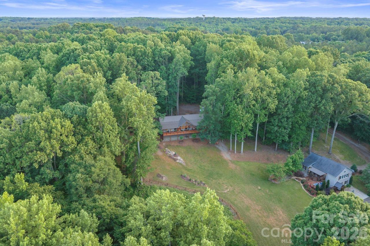 9870 Harvest Ln., Davidson, NC 28036