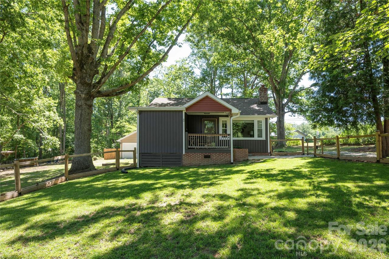 40 Dove Haven Ln., Hendersonville, NC 28791