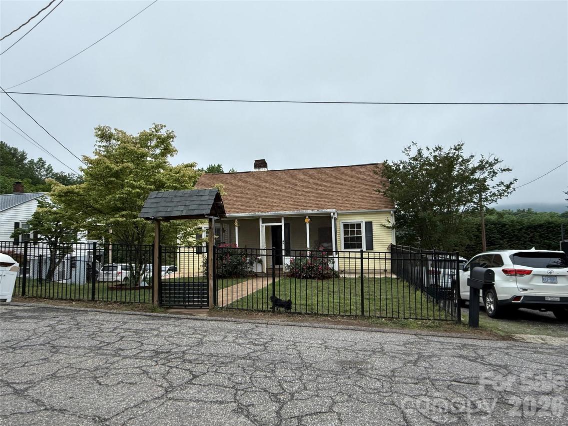 709 Dixie Ave., Valdese, NC 28690