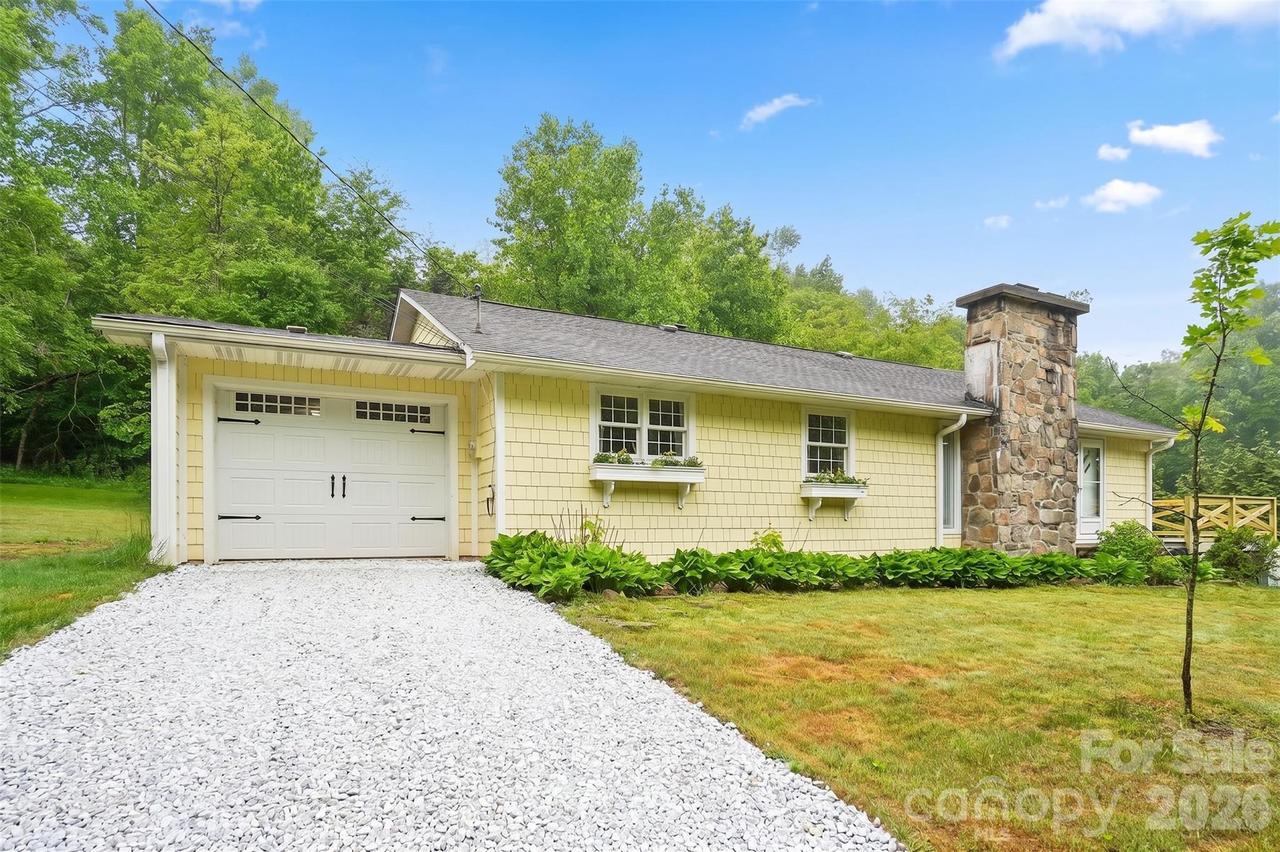 434 Dovers Branch Rd., Burnsville, NC 28714