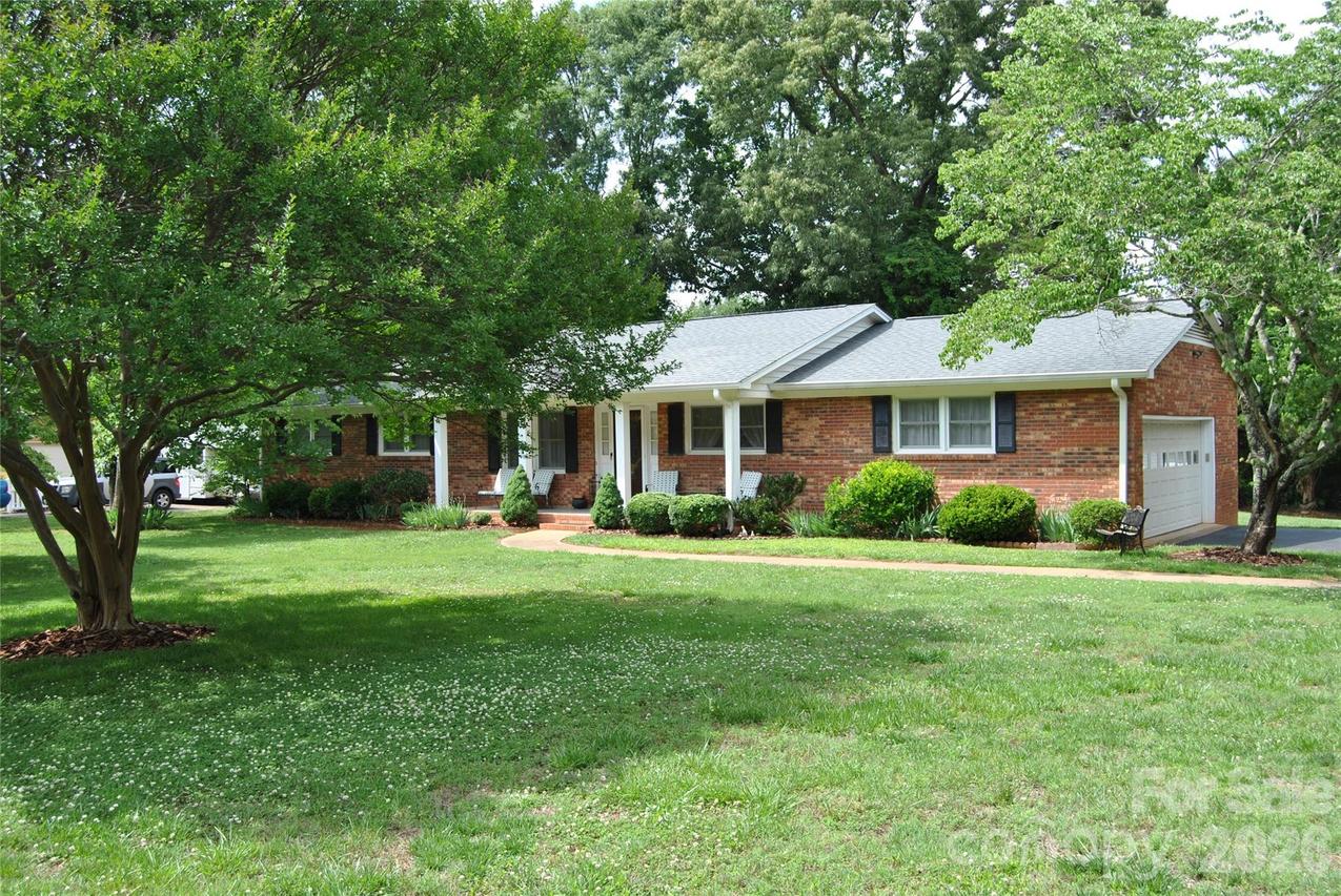 706 Hester Dr., Dallas, NC 28034