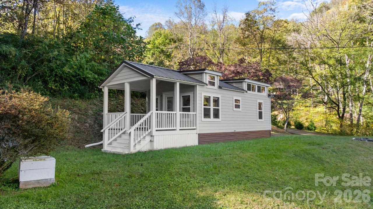 619 Kitchens Branch Rd., Sylva, NC 28779
