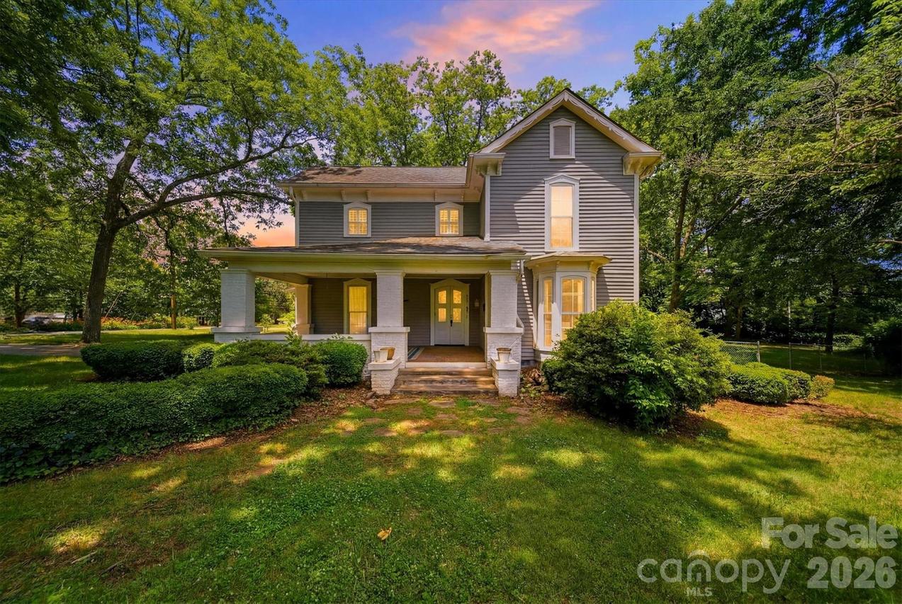 902 N Ashe Ave., Newton, NC 28658