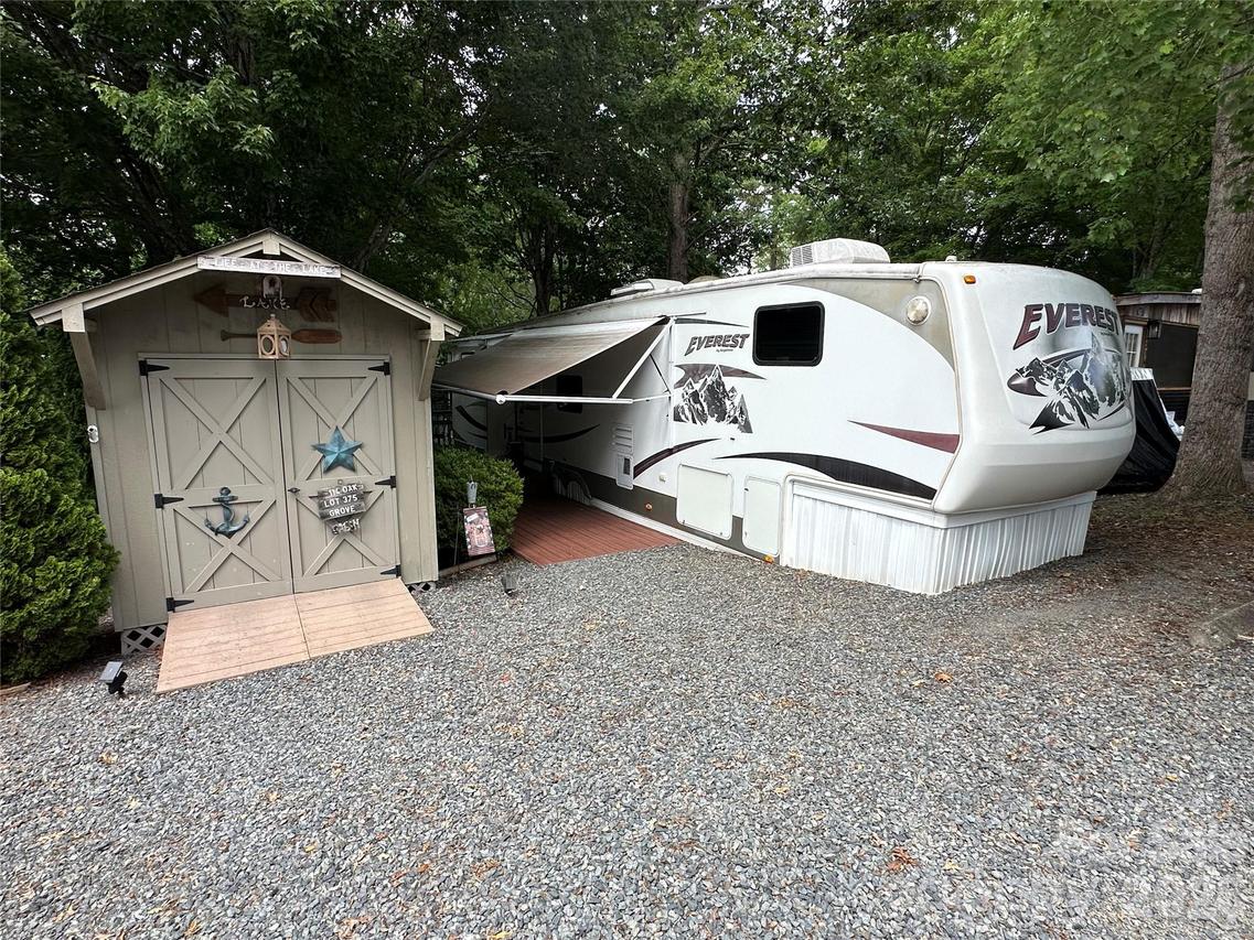 114 Oak St., New London, NC 28127