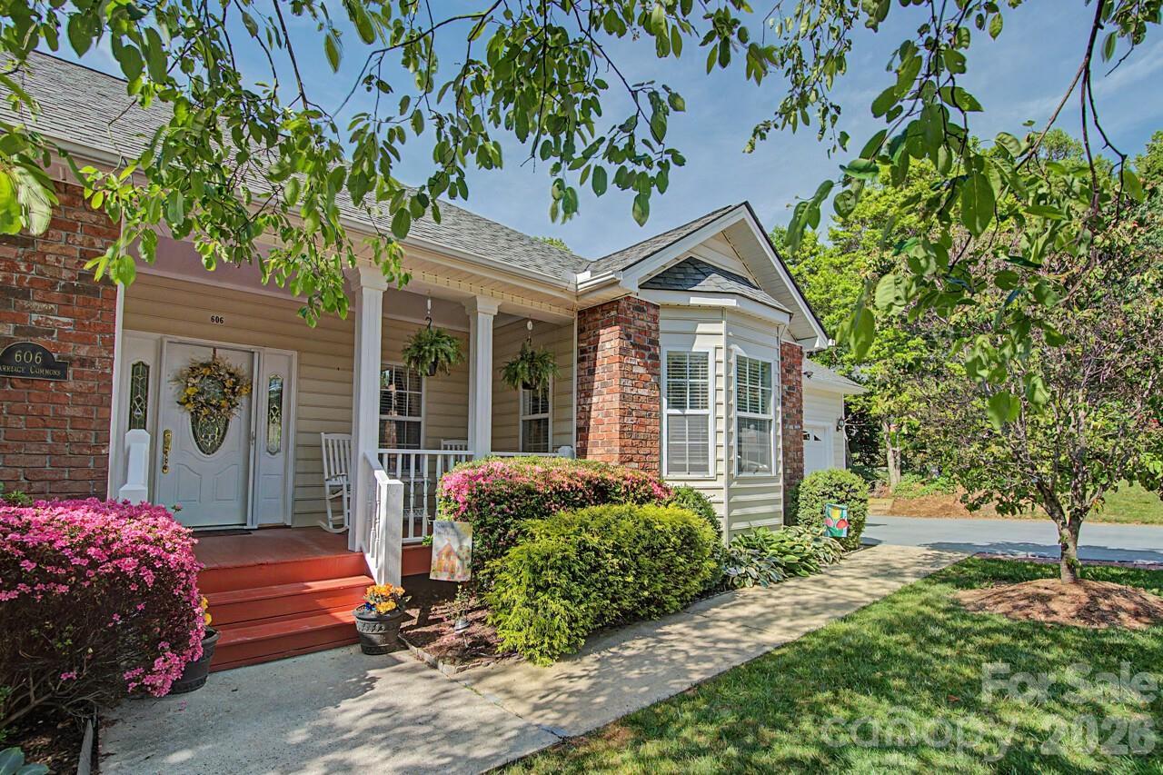606 Carriage Commons Dr., Hendersonville, NC 28791