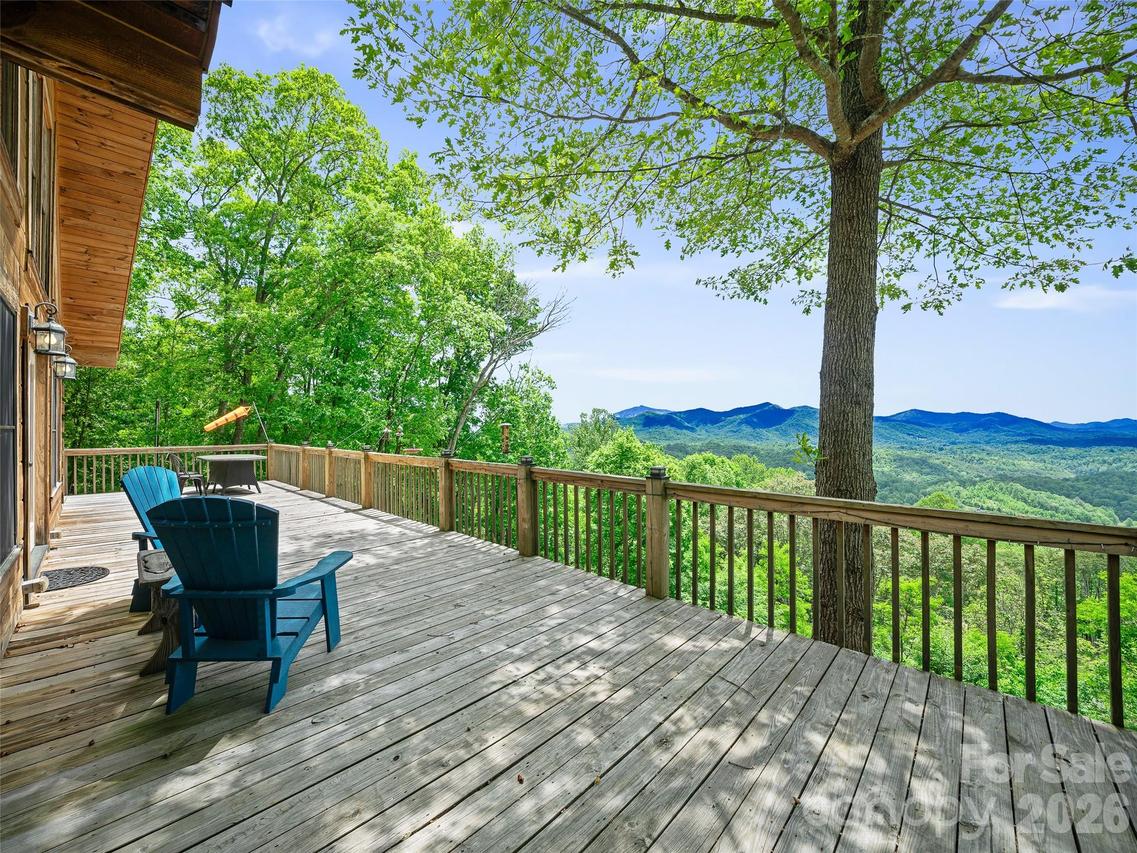 483 Birdie Ln., Bakersville, NC 28705