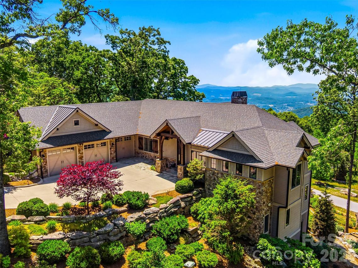 236 Summerset Dr., Hendersonville, NC 28792
