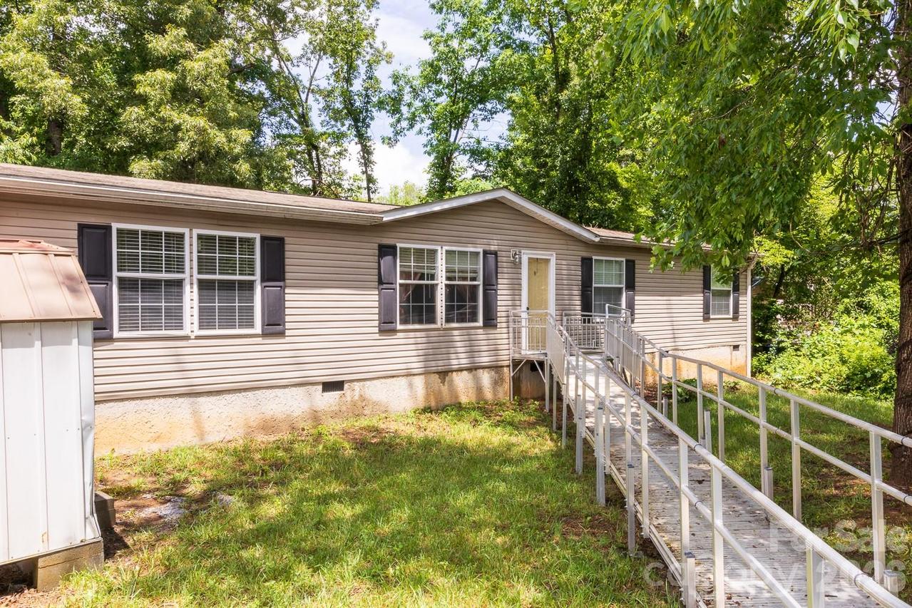 22 Hazelwood Rd., Asheville, NC 28806