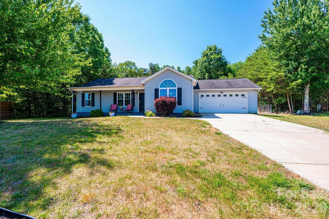 205 Winding Cedar Dr., Statesville, NC 28677