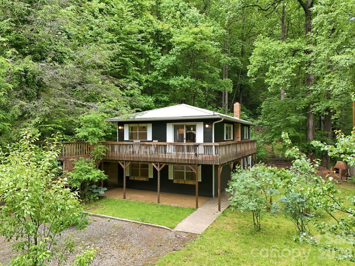 182 Saw Branch Rd., Candler, NC 28715