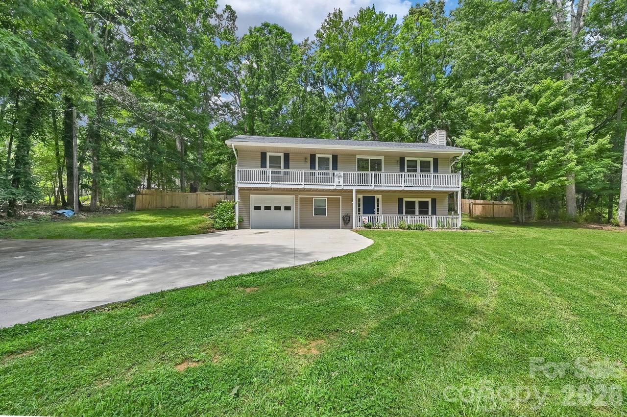 11 Greenwood Acres Dr., Mills River, NC 28759