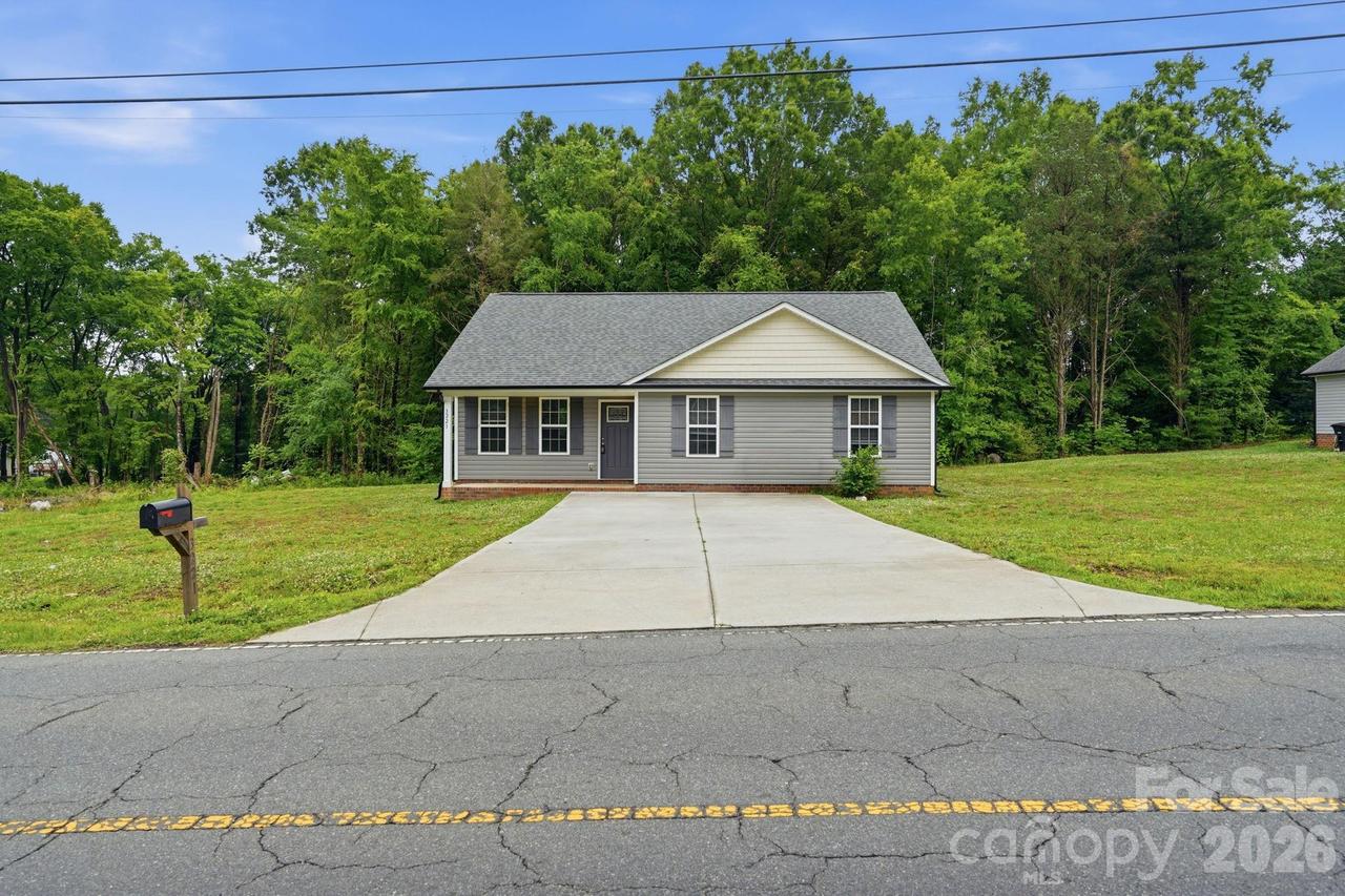 3221 Roberta Rd., Concord, NC 28027