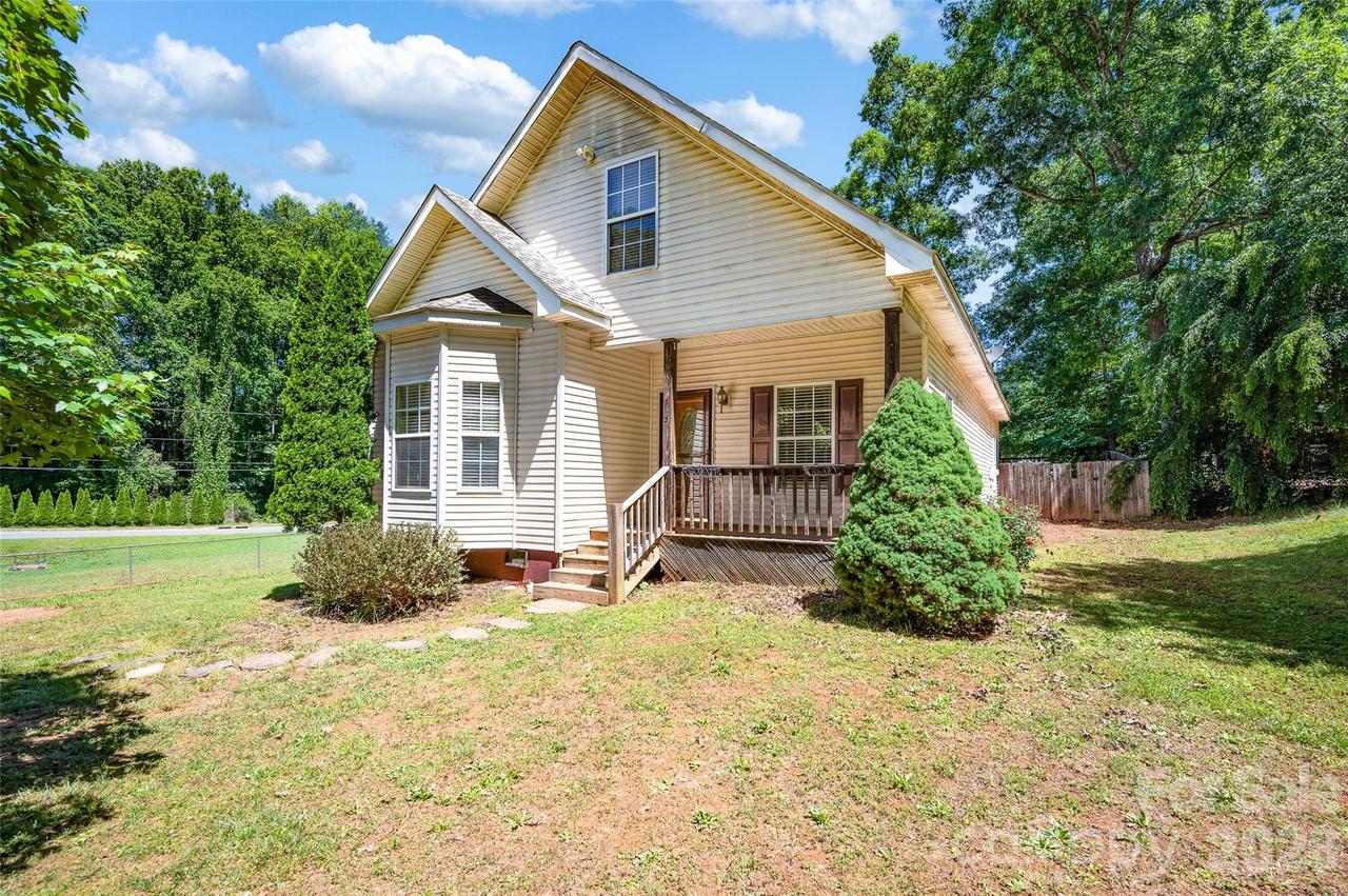 105 Queensbury Rd., Troutman, NC 28166