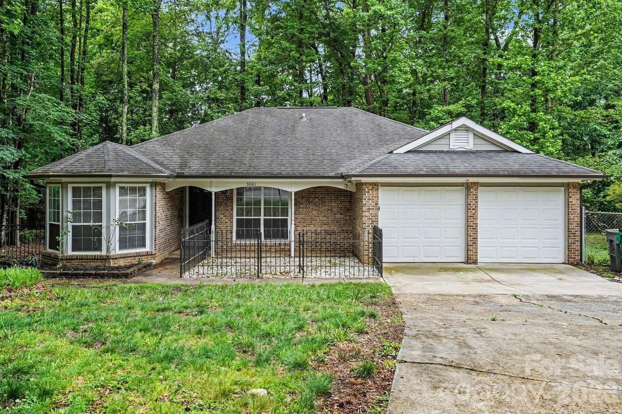 9001 Louvaine Dr., Charlotte, NC 28227