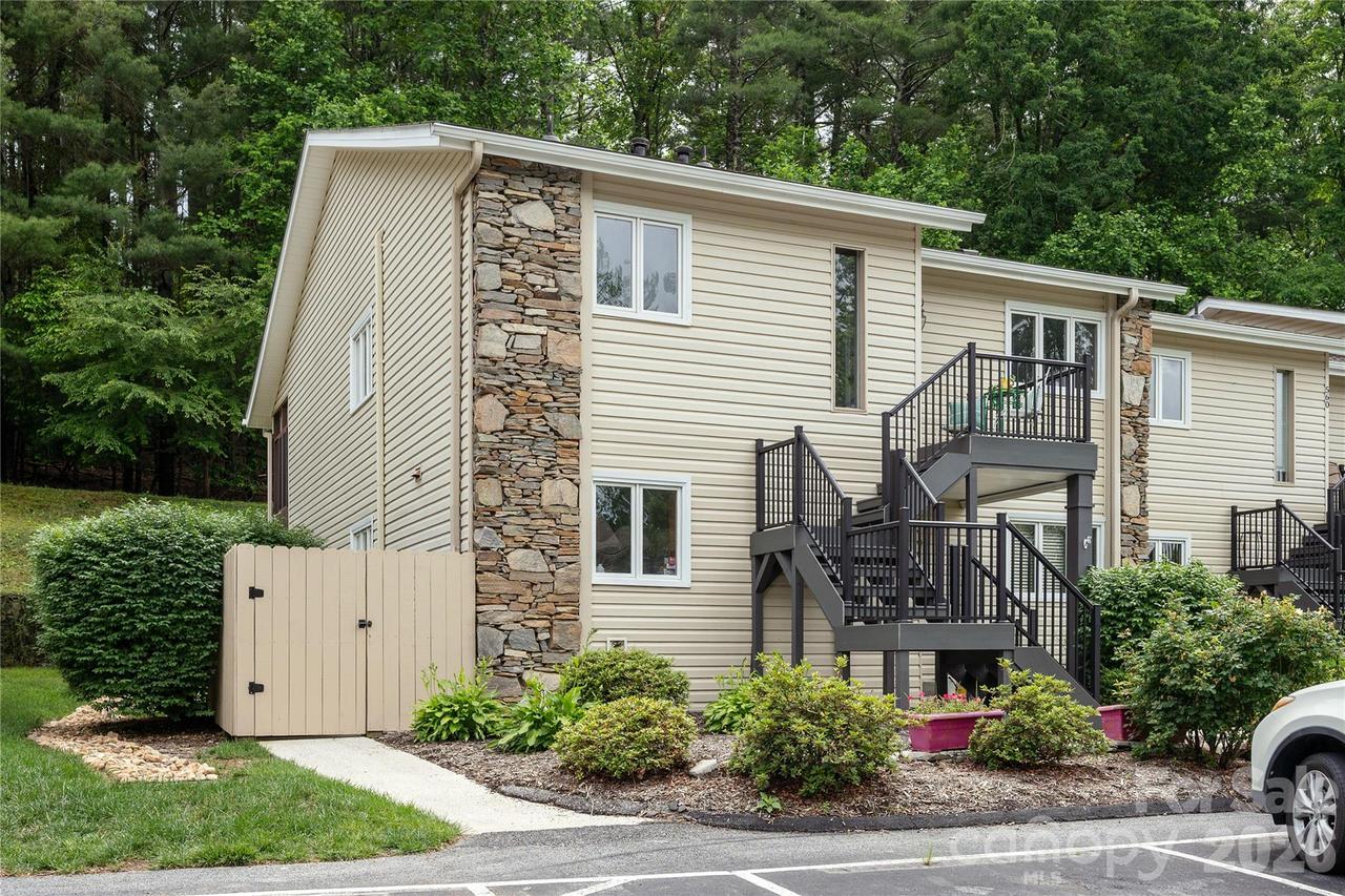 580 Britton Creek Dr., Hendersonville, NC 28791