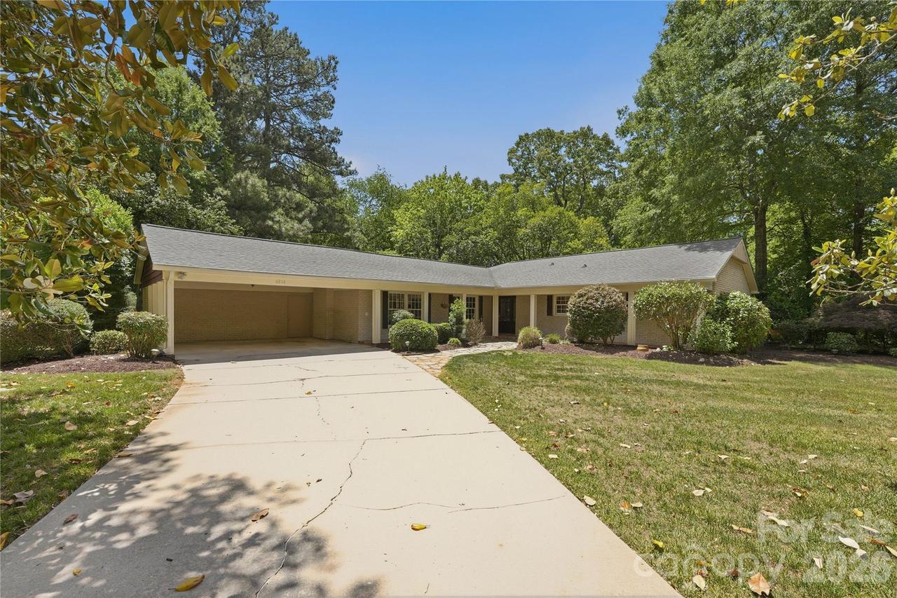 6014 Glenridge Rd., Charlotte, NC 28211