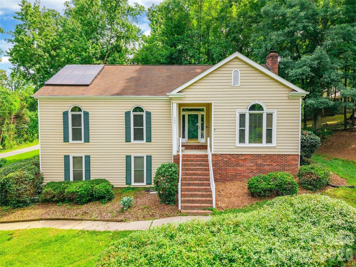 2001 Colony Hill Dr., Charlotte, NC 28214