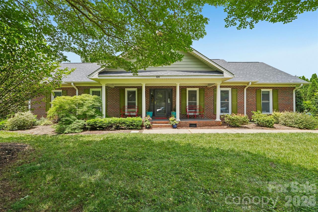 320 Canvasback Rd., Mooresville, NC 28117